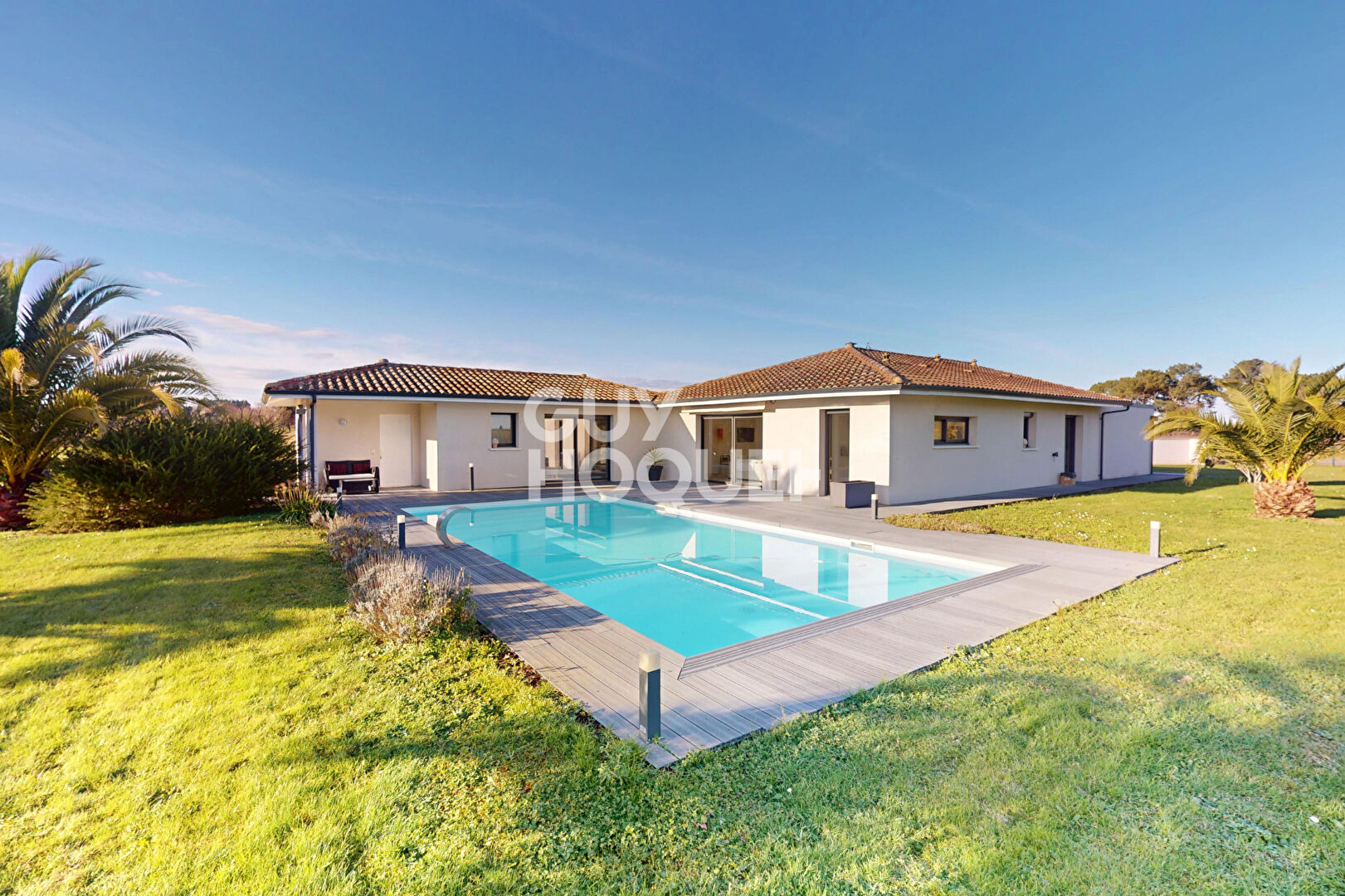Élégante maison F3 de plain pied avec piscine et terrain clos