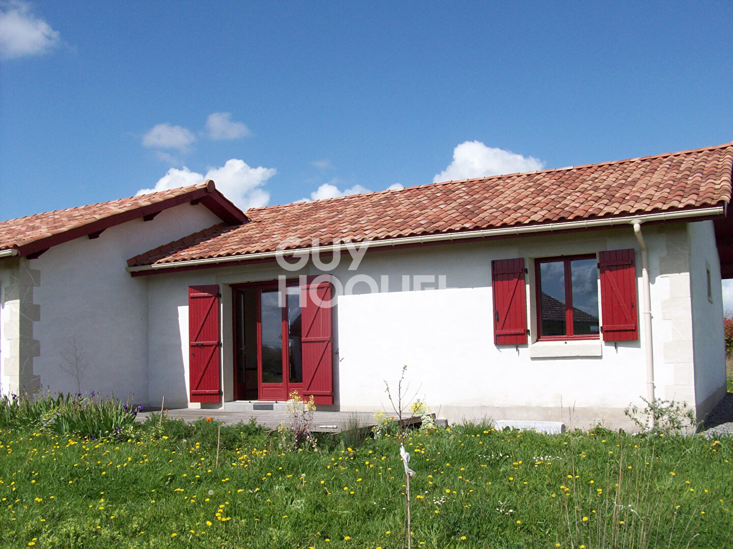 Maison de 2010 , grand terrain, grand garage et chalet indépendant