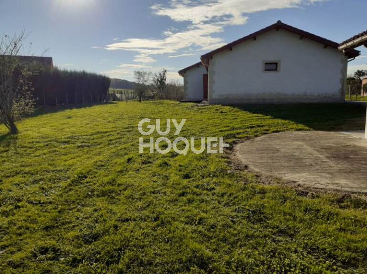 Maison de 2010 , grand terrain, grand garage et chalet indépendant