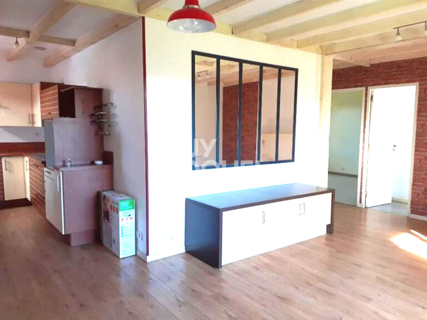 Maison de 2010 , grand terrain, grand garage et chalet indépendant