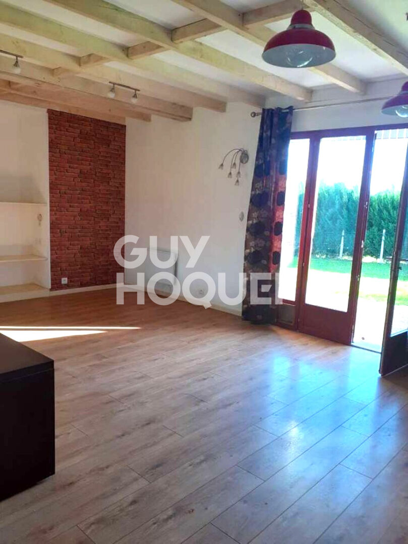 Maison de 2010 , grand terrain, grand garage et chalet indépendant