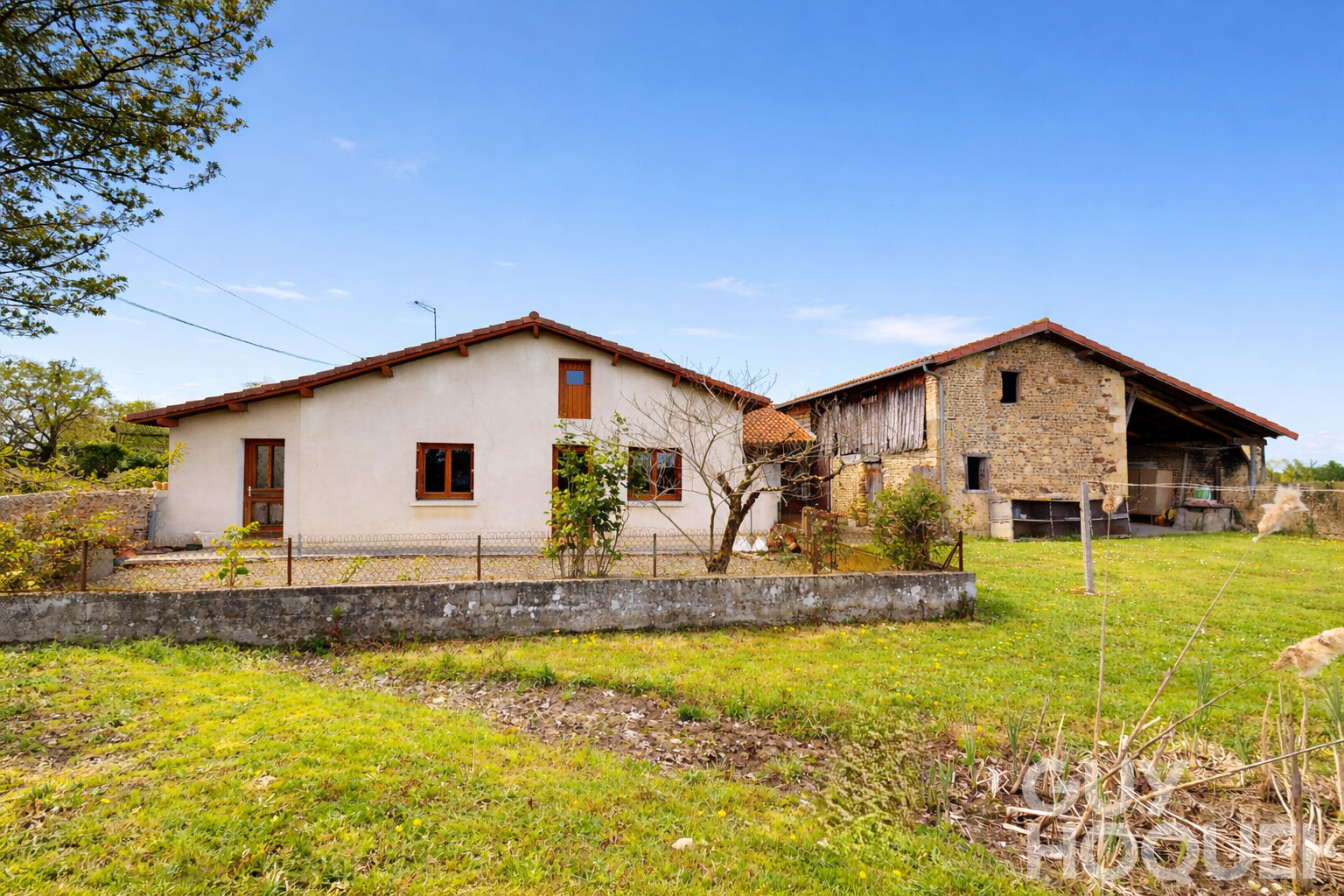 Maison ancienne à rénover avec dépendance en campagne