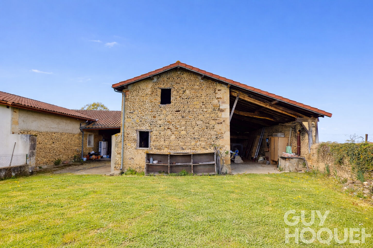 Maison ancienne à rénover avec dépendance en campagne