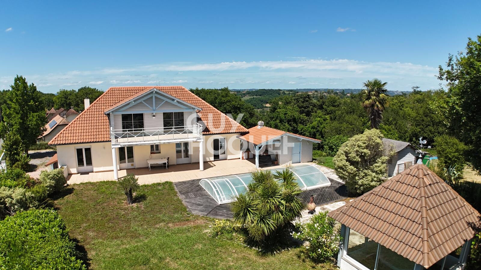 Avec vue Pyrénées, Belle maison avec piscine à 15 MN D ORTHEZ 170 M²