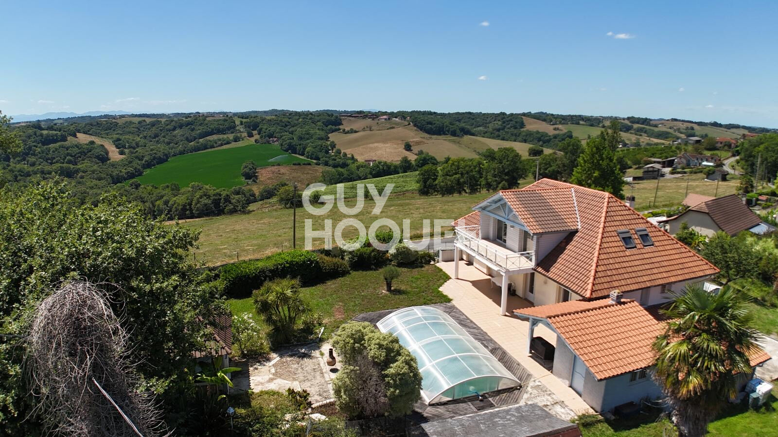Avec vue Pyrénées, Belle maison avec piscine à 15 MN D ORTHEZ 170 M²