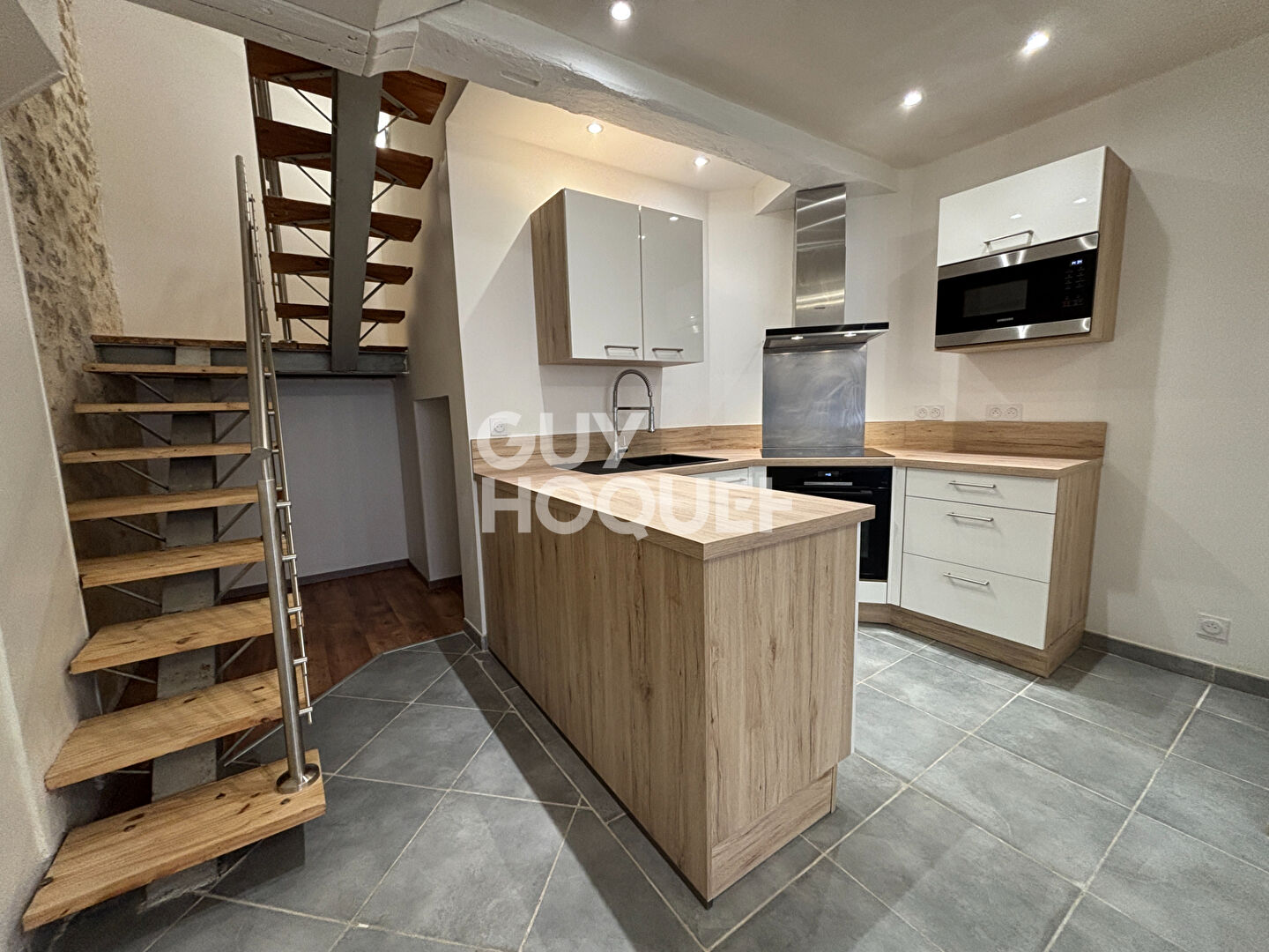 Charmant T2 bis en duplex entièrement rénové