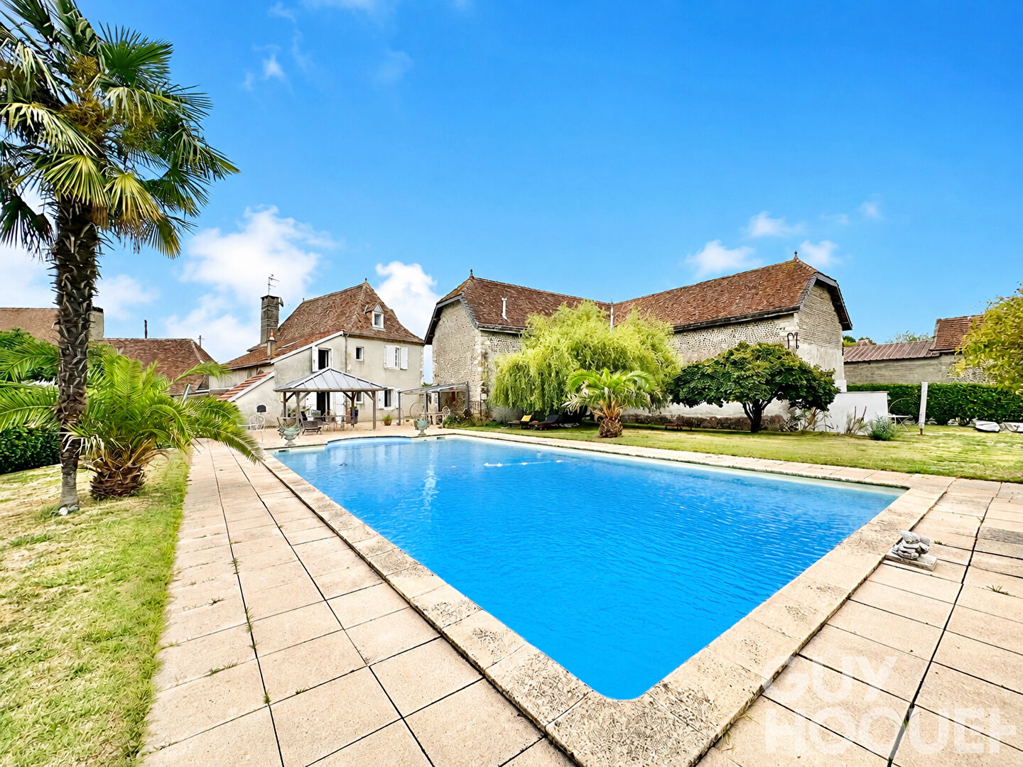 Maison béarnaise proche d'ORTHEZ avec dépendance et piscine