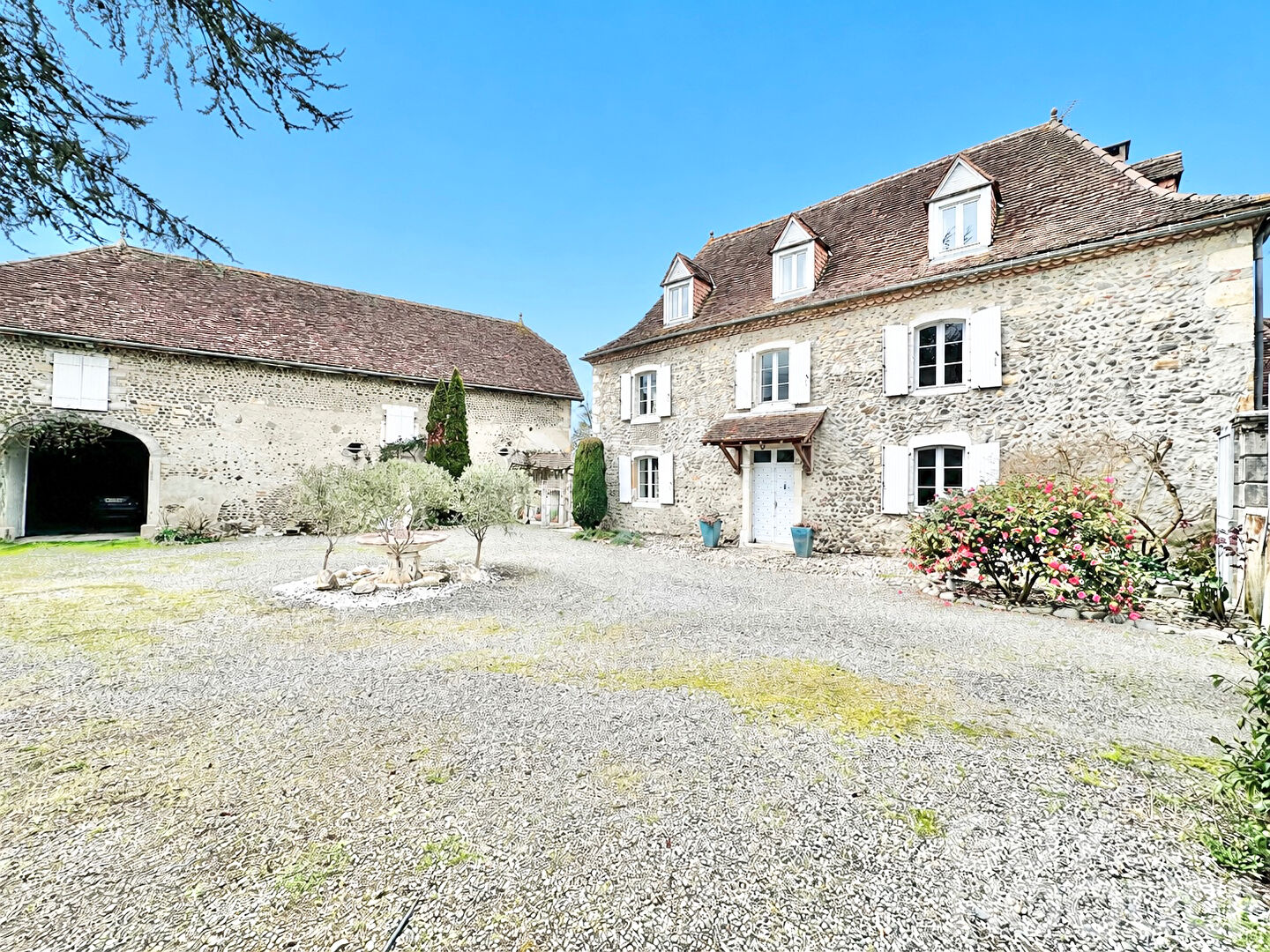 Maison béarnaise proche d'ORTHEZ avec dépendance et piscine