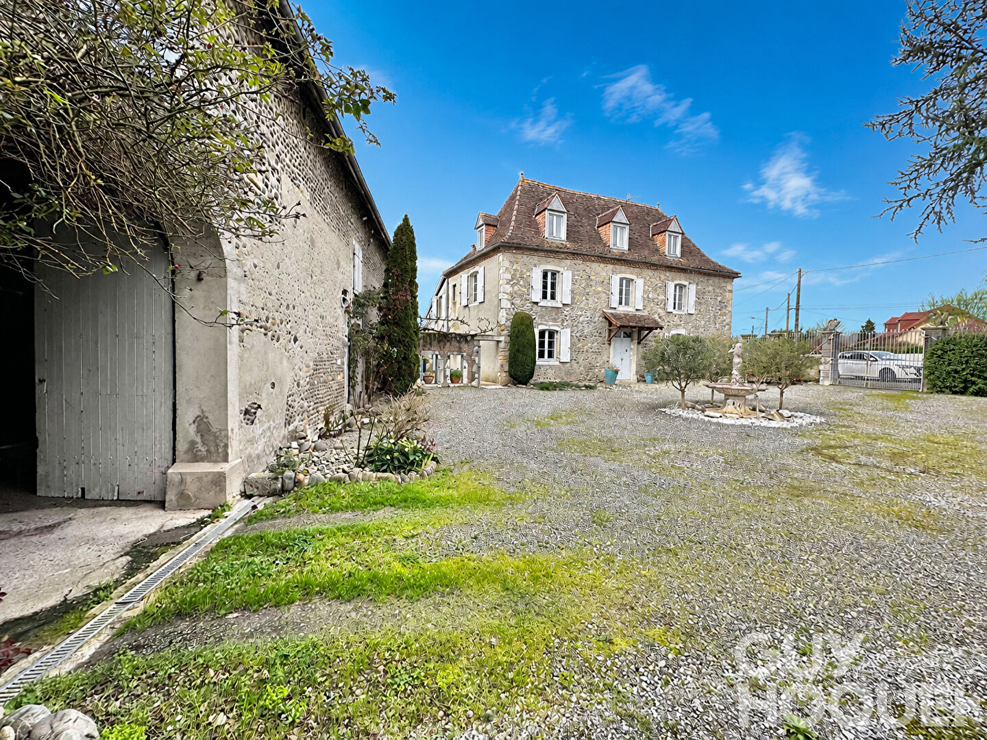 Maison béarnaise proche d'ORTHEZ avec dépendance et piscine
