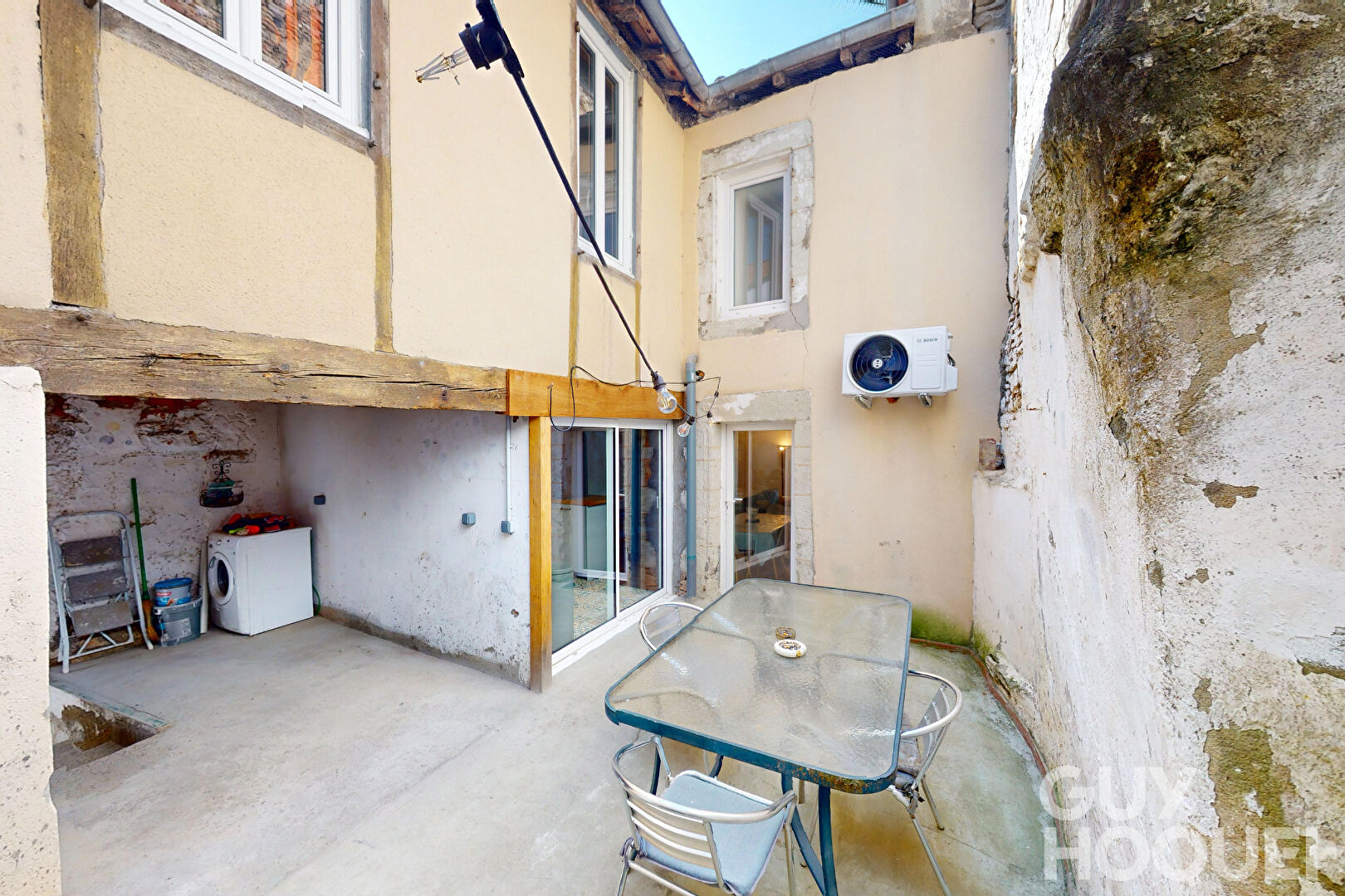 Maison de ville rénovée avec cour hyper centre d'Hagetmau