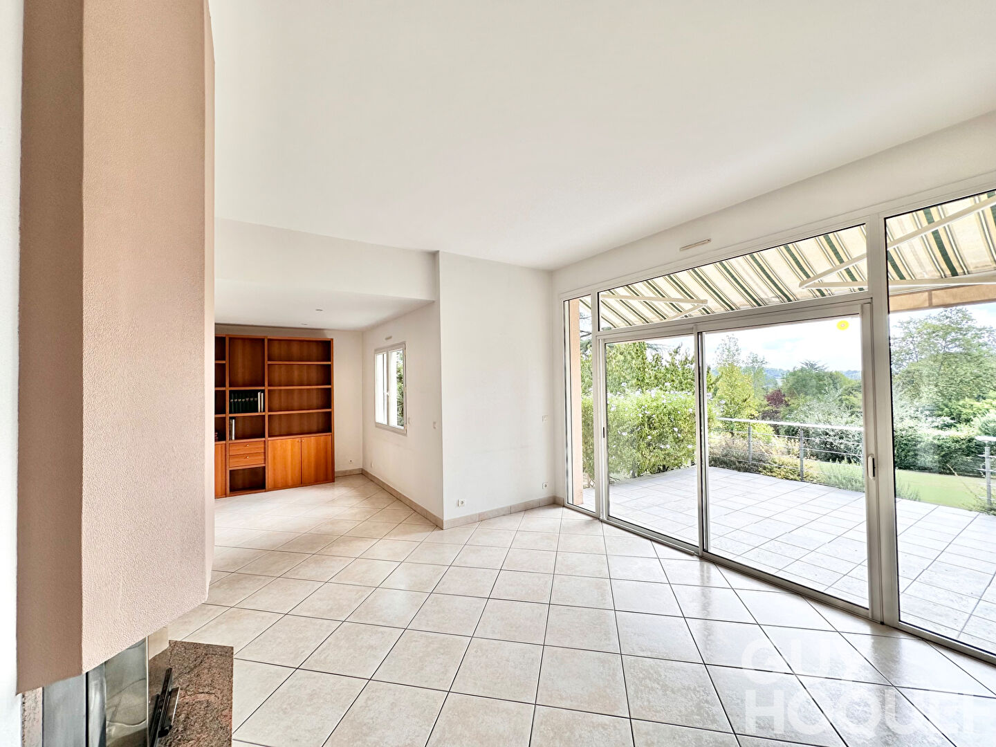 Maison d'architecte avec vue Pyrénées à proximité immédiate du centre ville d'Orthez