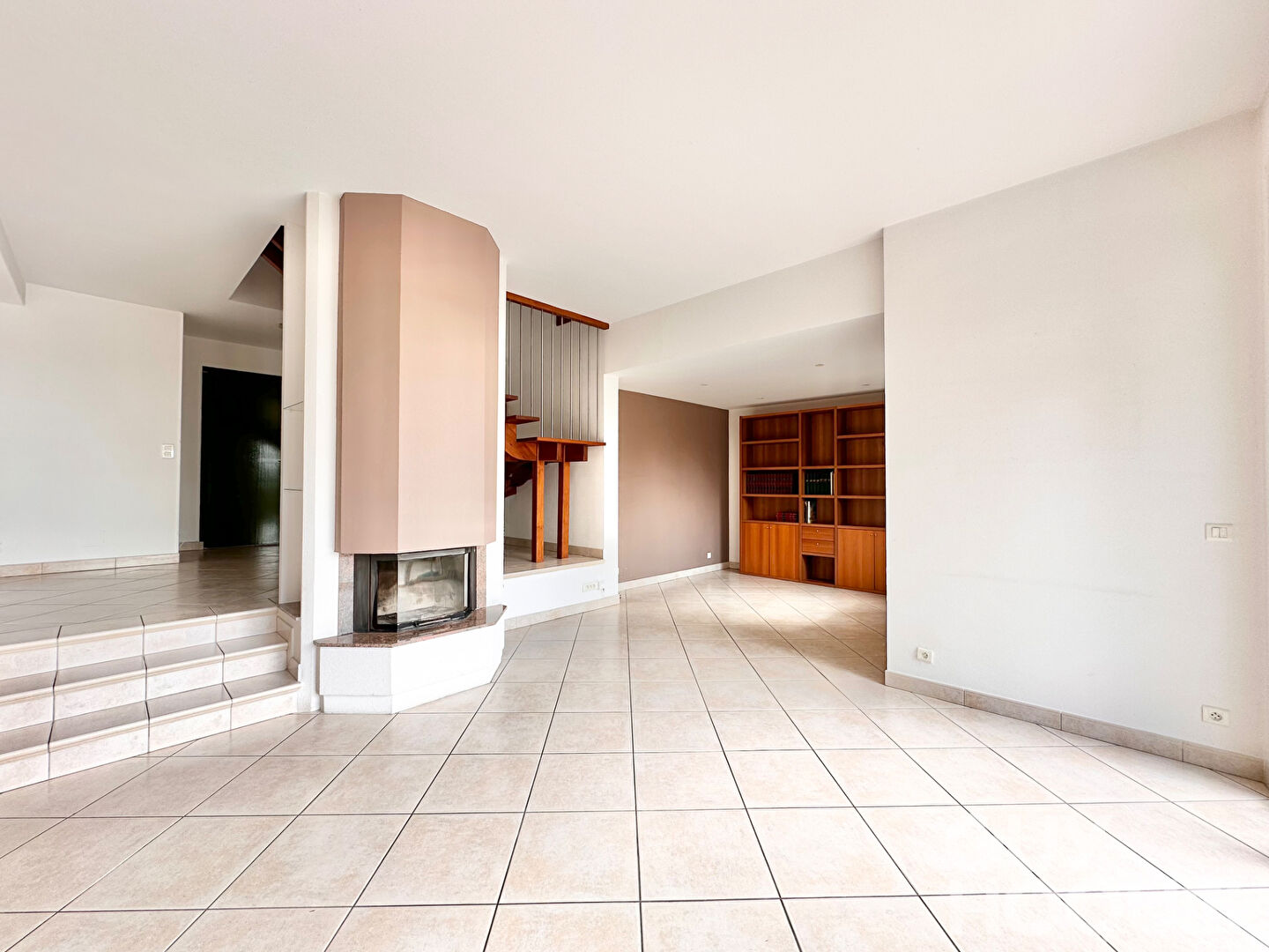 Maison d'architecte avec vue Pyrénées à proximité immédiate du centre ville d'Orthez