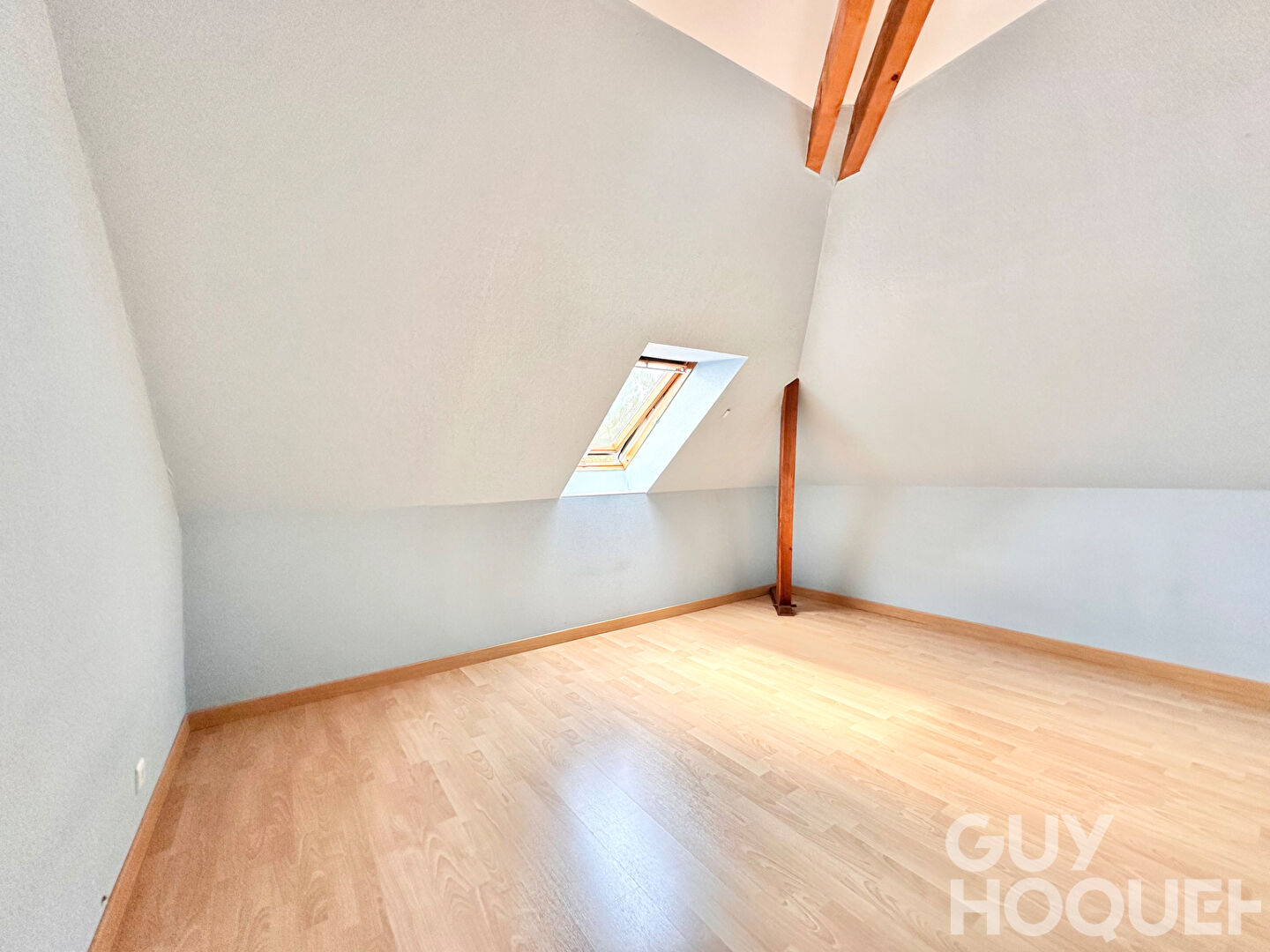 Maison d'architecte avec vue Pyrénées à proximité immédiate du centre ville d'Orthez