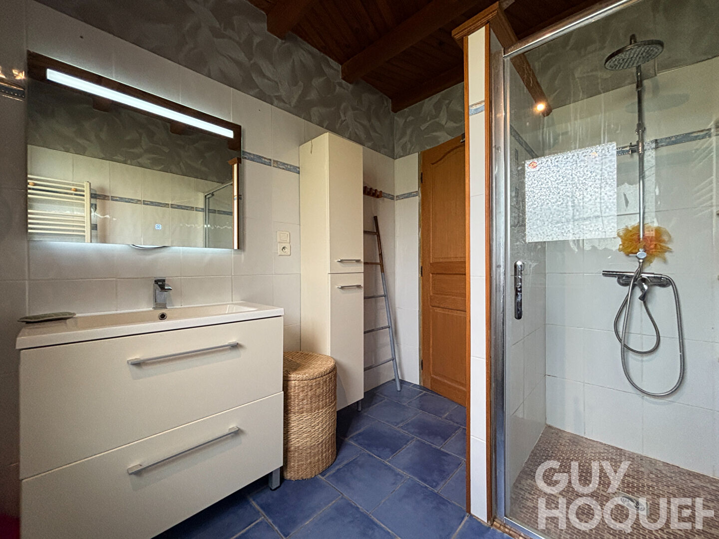 Maison de 230 m² habitables avec 6 chambres.