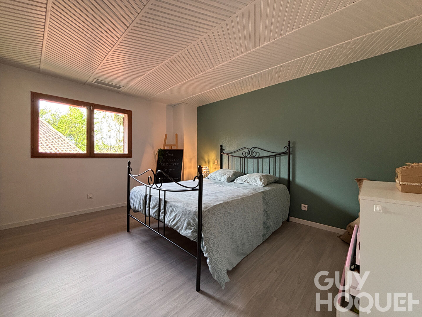 Maison de 230 m² habitables avec 6 chambres.