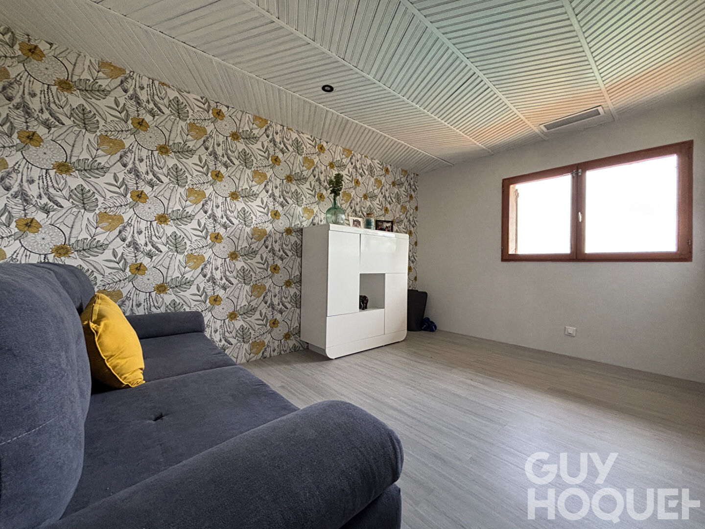 Maison de 230 m² habitables avec 6 chambres.