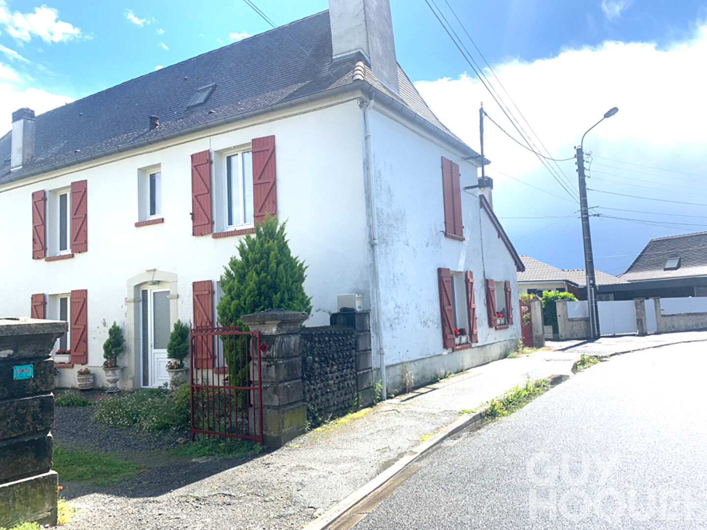 Appartement  4 pièces sur 2 niveaux avec jardin et deux places de parking