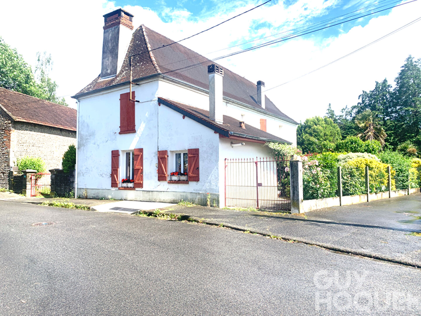 Appartement  4 pièces sur 2 niveaux avec jardin et deux places de parking