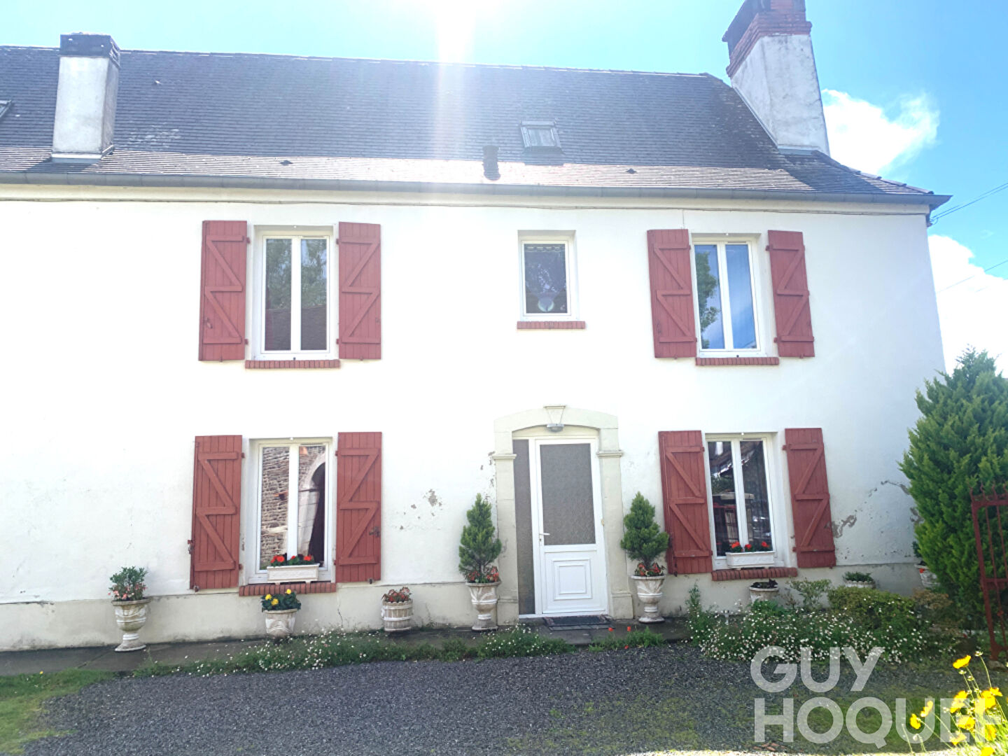 Appartement  4 pièces sur 2 niveaux avec jardin et deux places de parking
