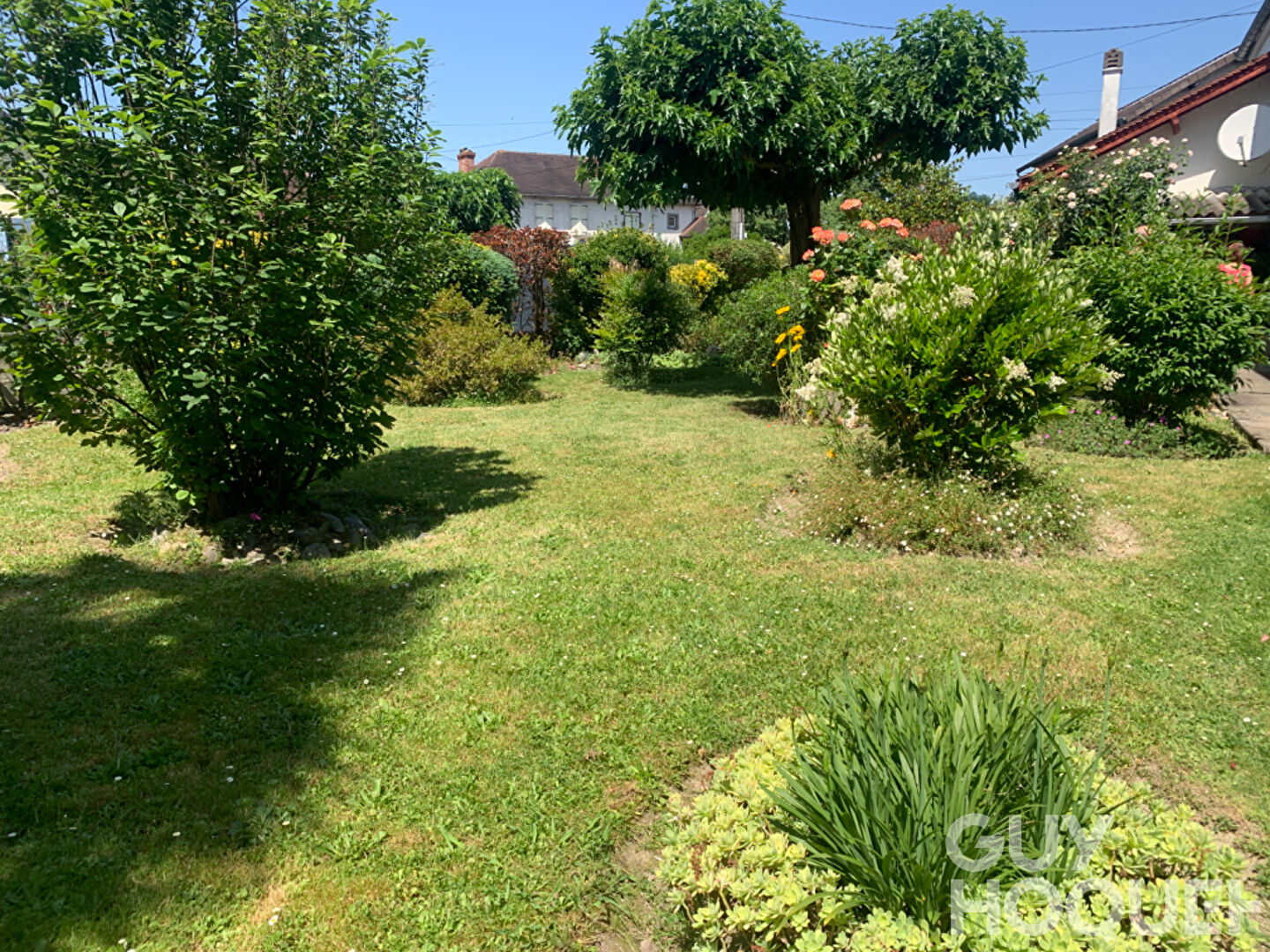 Appartement  4 pièces sur 2 niveaux avec jardin et deux places de parking