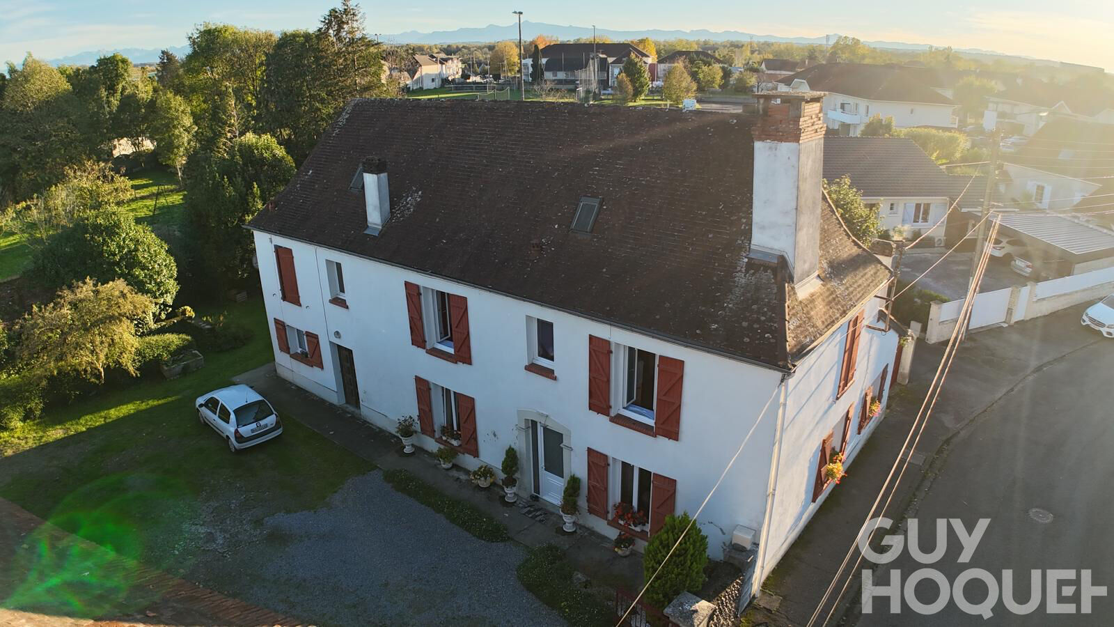 Appartement  3 pièces sur 2 niveaux avec jardin et place de parking