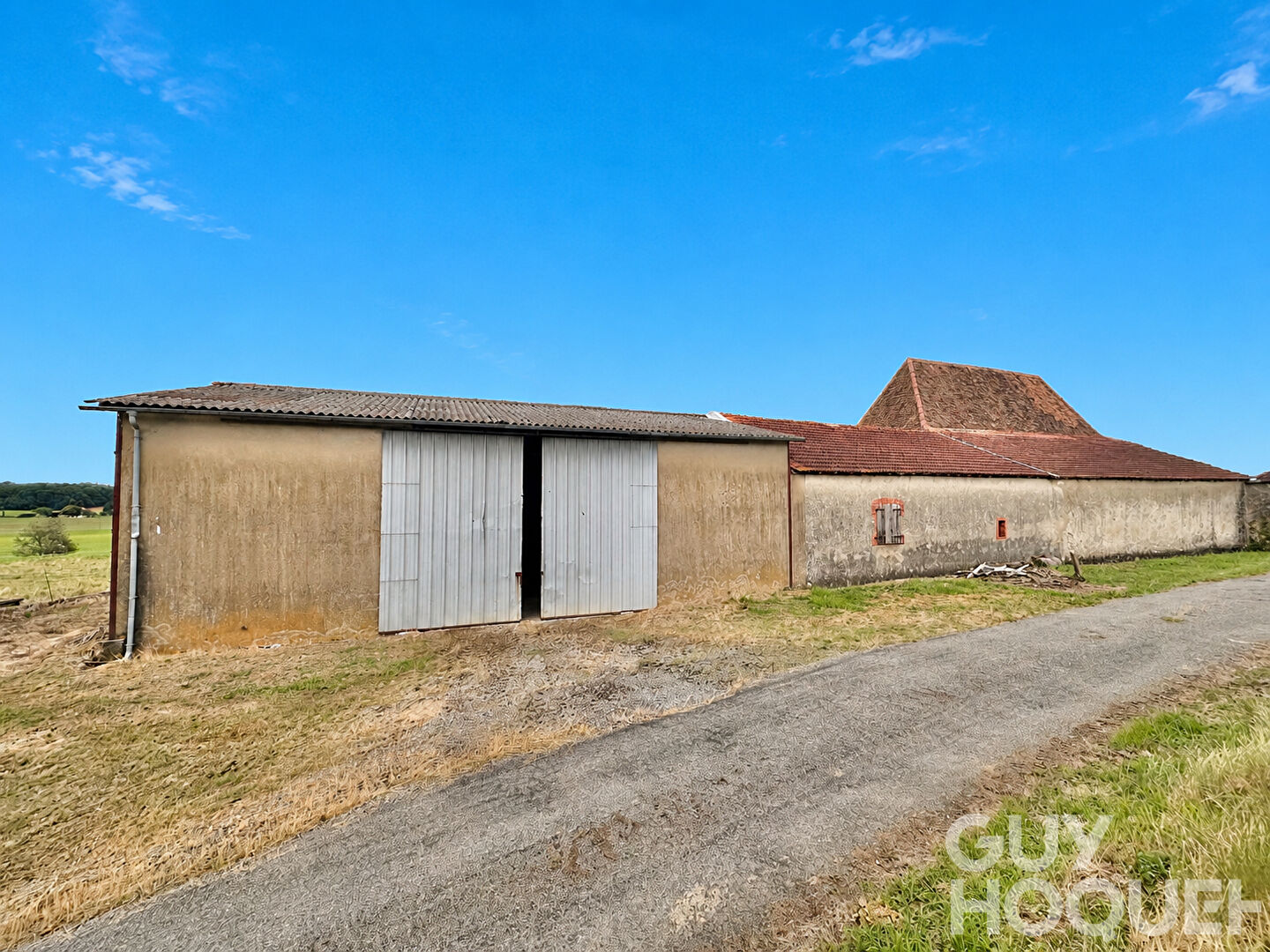Ensemble immobilier avec grange et bâtiment agricole proche d'ORTHEZ