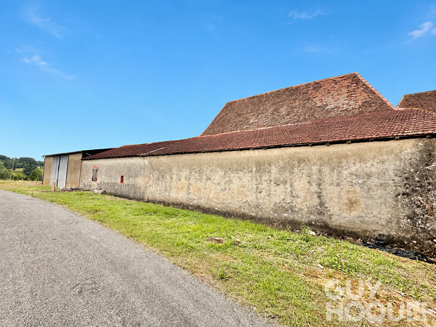 Ensemble immobilier avec grange et bâtiment agricole proche d'ORTHEZ