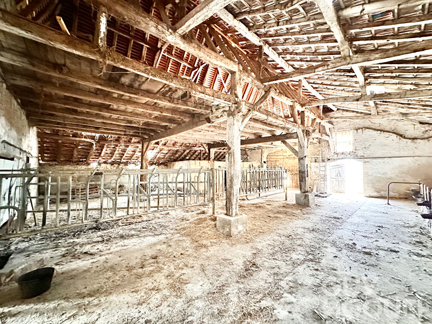 Ensemble immobilier avec grange et bâtiment agricole proche d'ORTHEZ