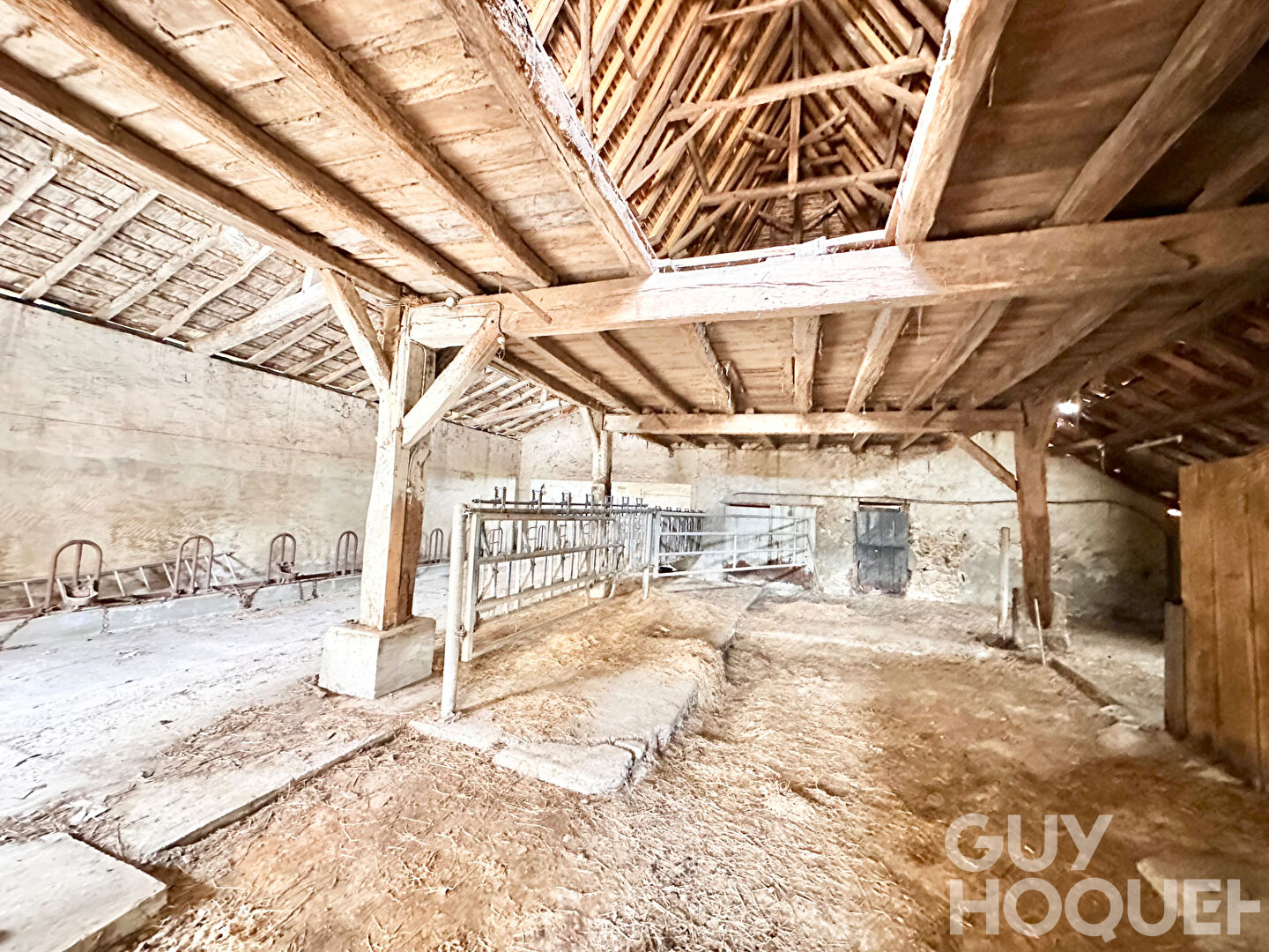 Ensemble immobilier avec grange et bâtiment agricole proche d'ORTHEZ