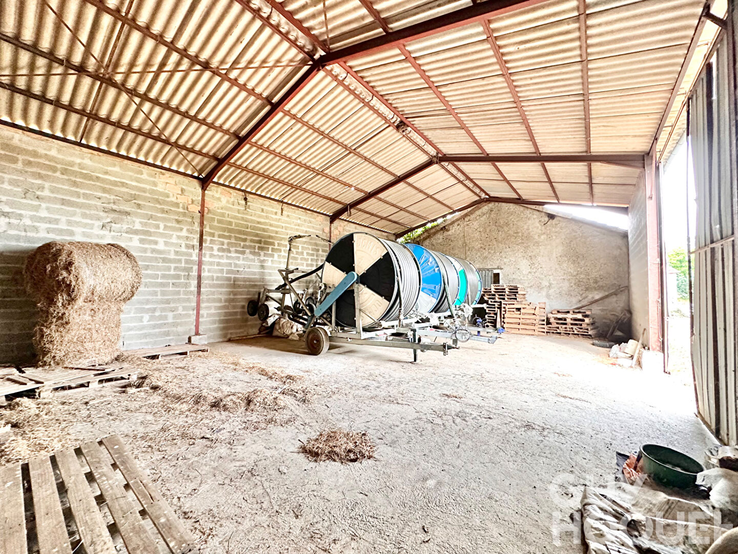 Ensemble immobilier avec grange et bâtiment agricole proche d'ORTHEZ