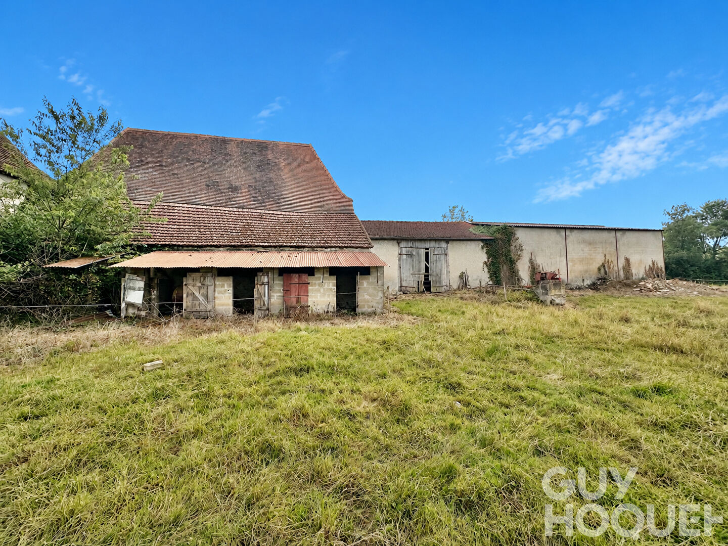 Ensemble immobilier avec grange et bâtiment agricole proche d'ORTHEZ