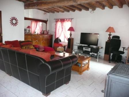 RARE A FEROLLES : Maison de village rénovée