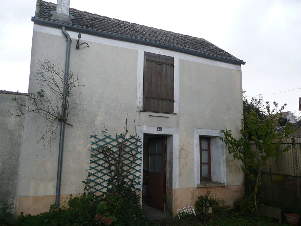 PROCHE GUIGNES : MAISON BRIARDE