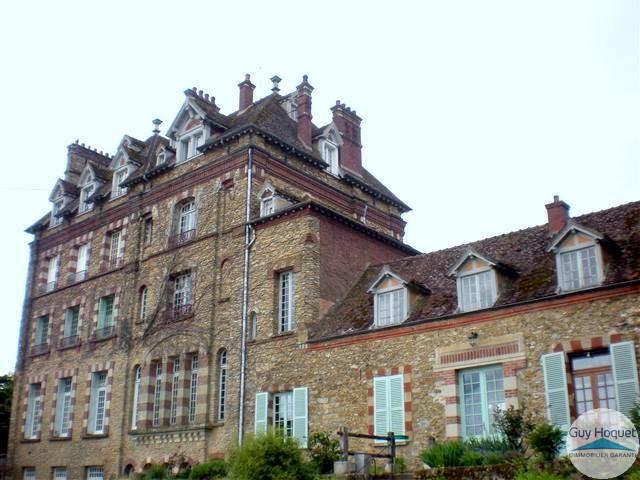 DANS UN CHATEAU DU  XIXème SIECLE
