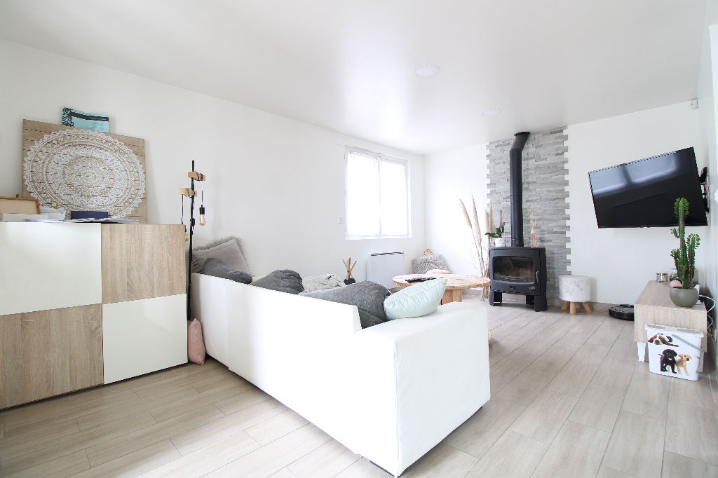 À vendre à SOLERS maison 5 pièces
