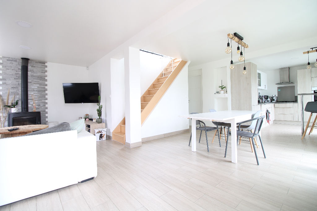 À vendre à SOLERS maison 5 pièces