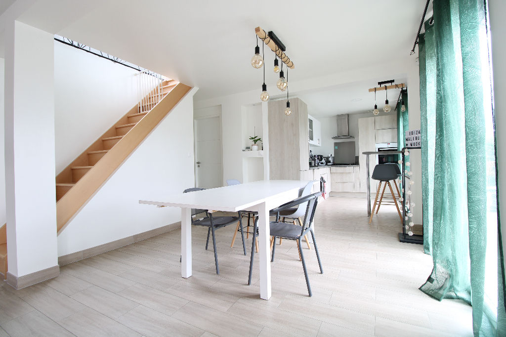 À vendre à SOLERS maison 5 pièces