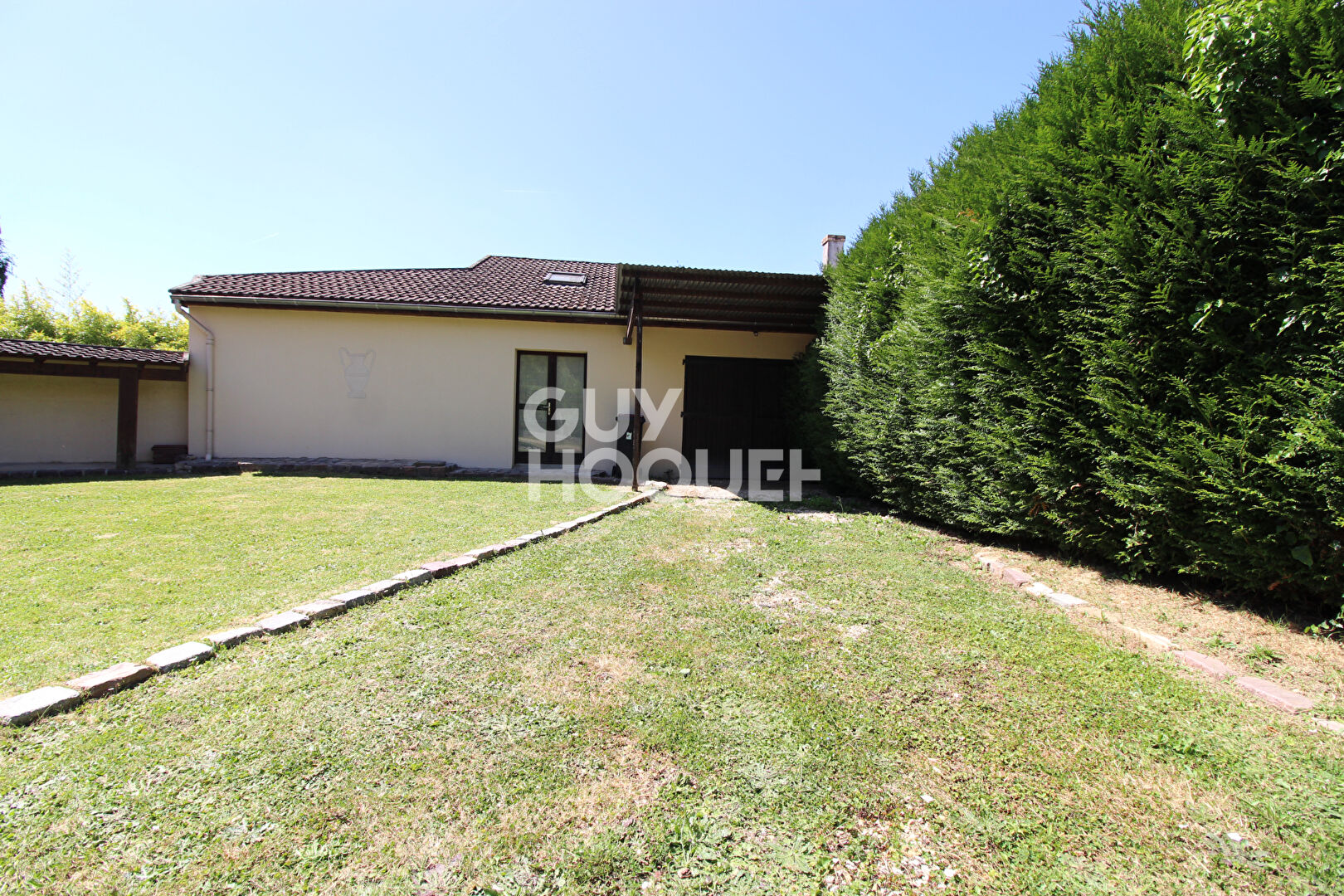 À VENDRE  Charmante maison avec dépendance à Verneuil-l'Étang