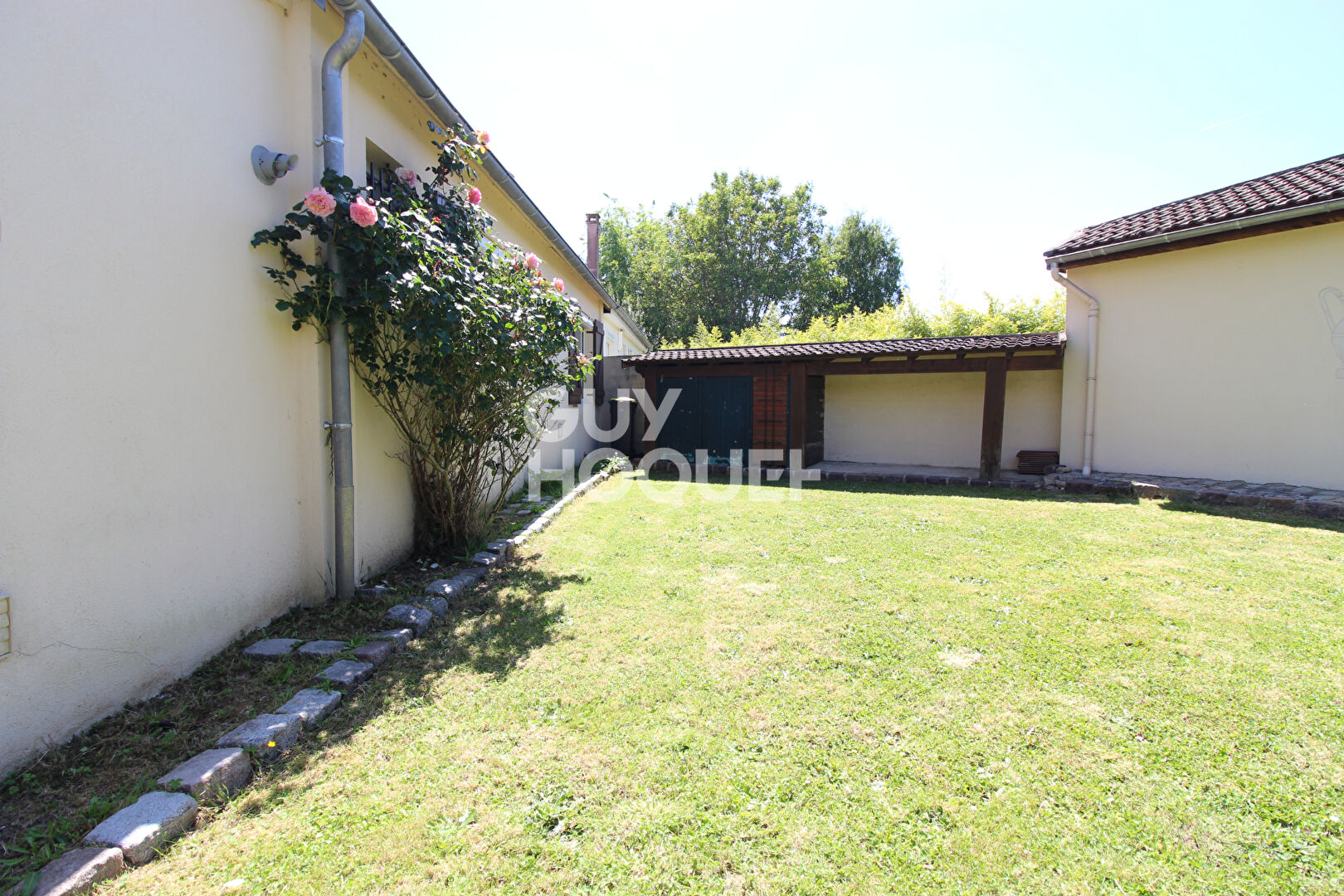 À VENDRE  Charmante maison avec dépendance à Verneuil-l'Étang