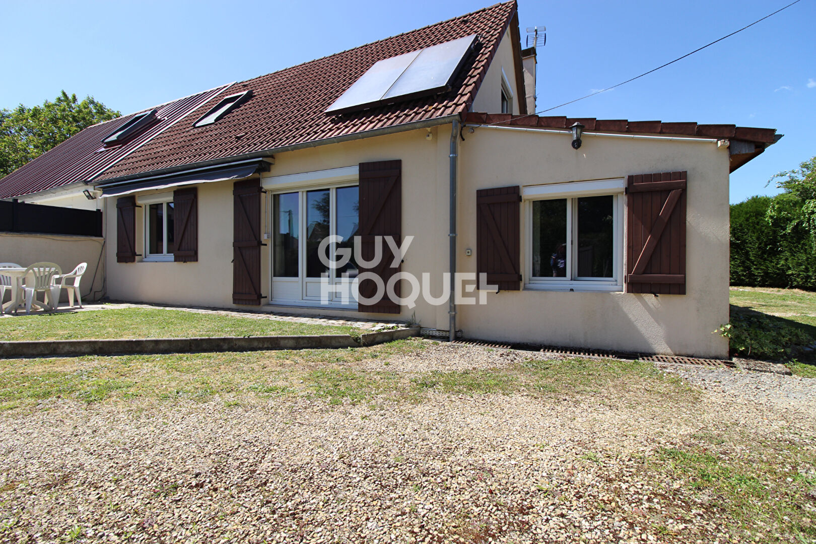 À VENDRE  Charmante maison avec dépendance à Verneuil-l'Étang