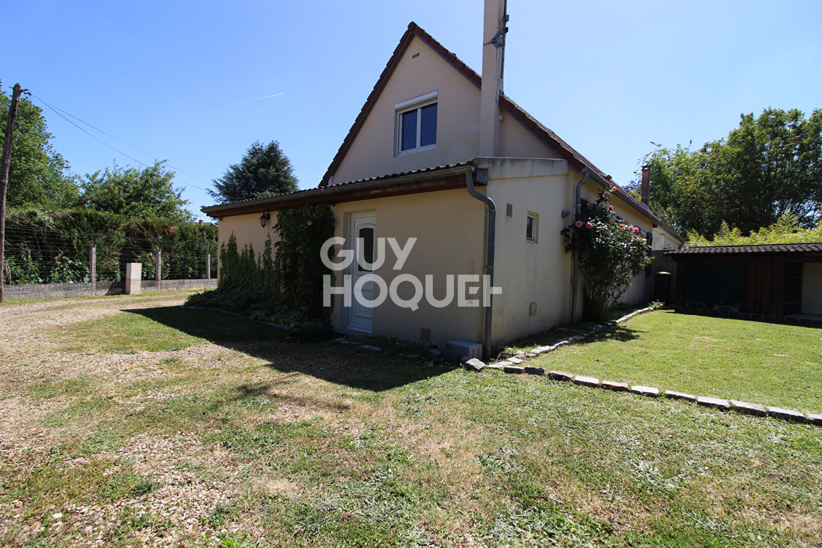 À VENDRE  Charmante maison avec dépendance à Verneuil-l'Étang