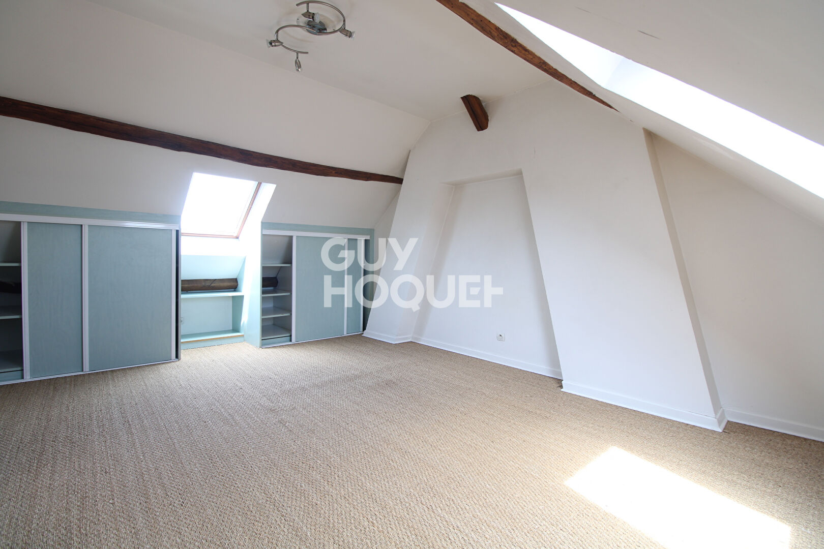 APPARTEMENT EN CENTRE-VILLE de COUBERT