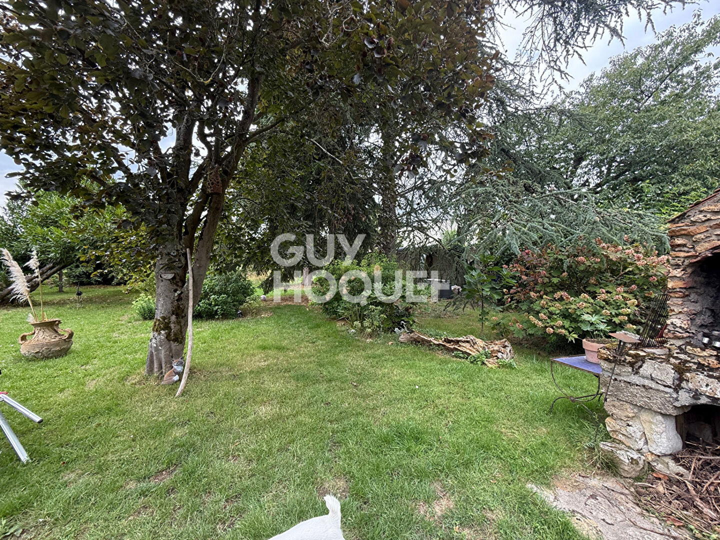 DEMEURE AVEC NOMBREUSES DEPENDANCES