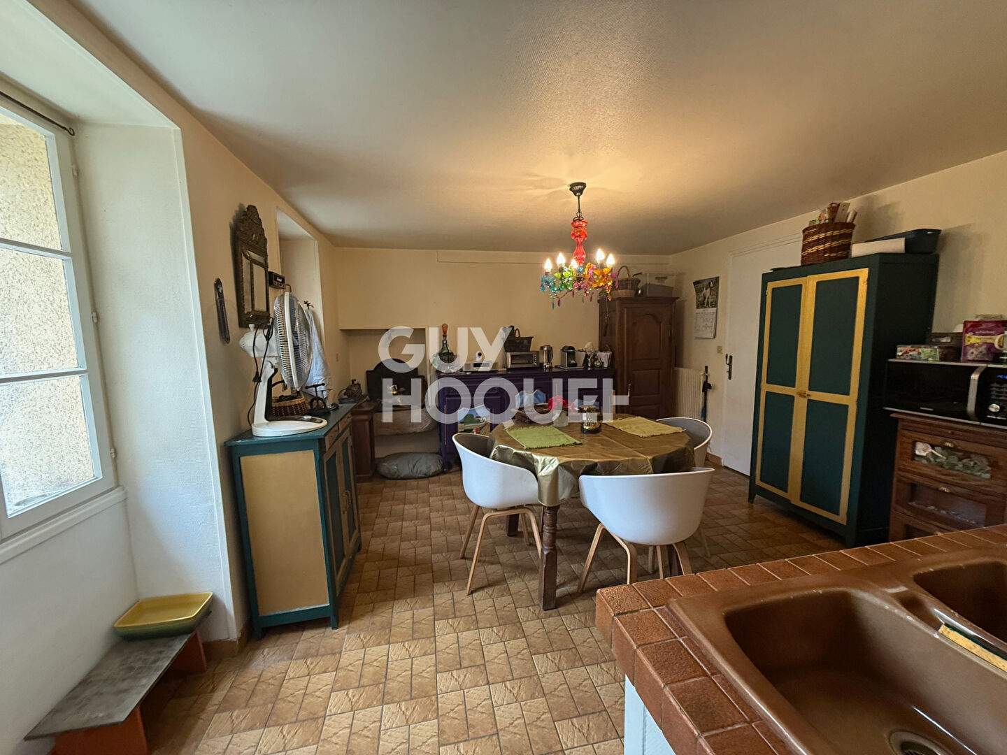 DEMEURE AVEC NOMBREUSES DEPENDANCES