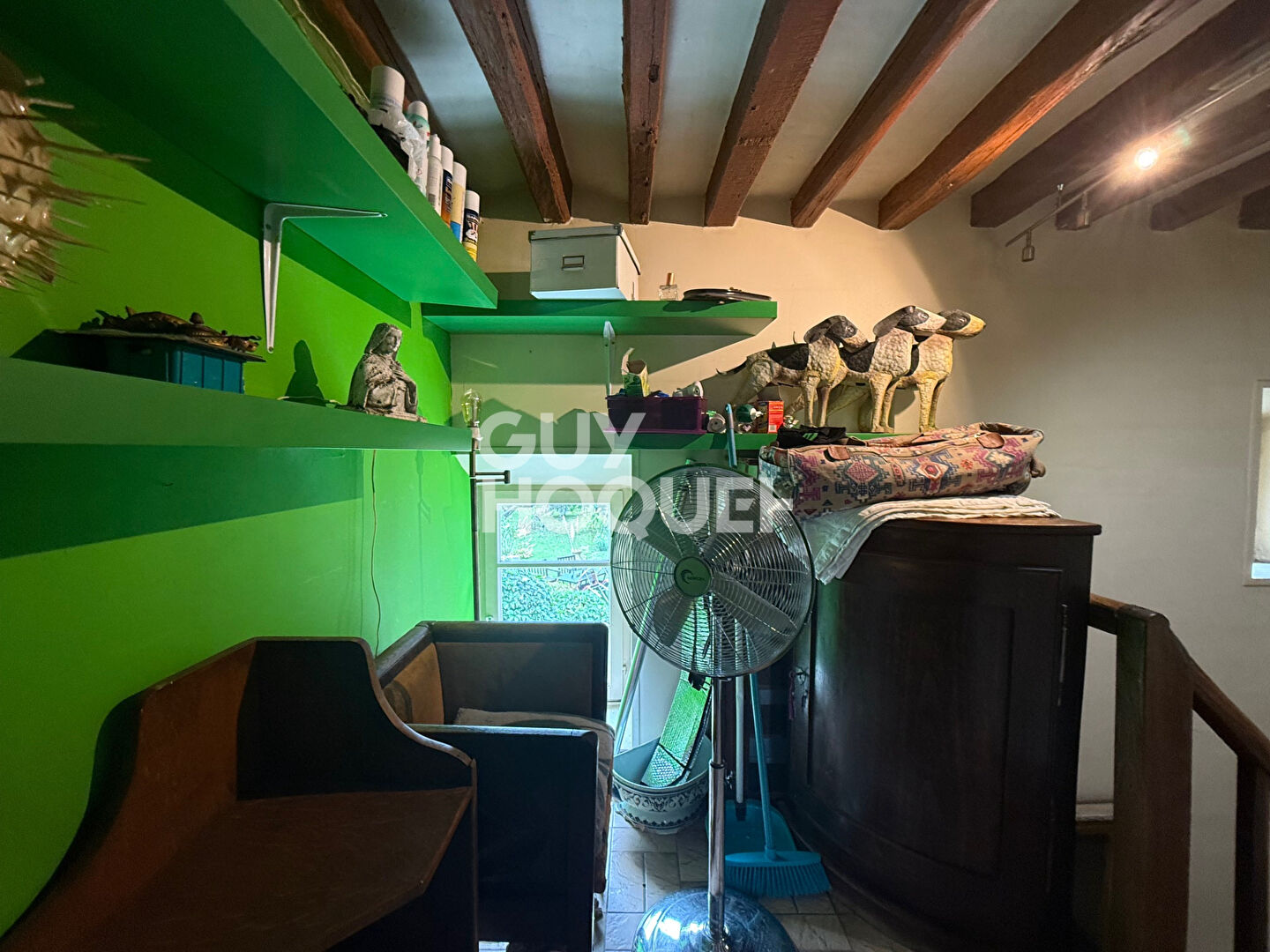 DEMEURE AVEC NOMBREUSES DEPENDANCES