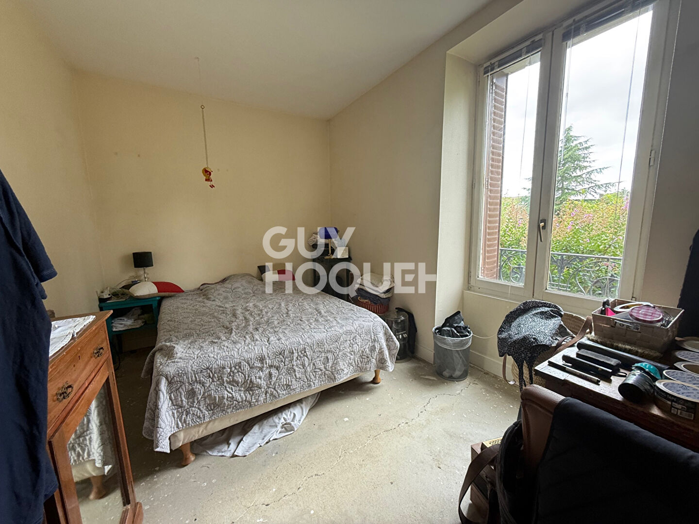 DEMEURE AVEC NOMBREUSES DEPENDANCES