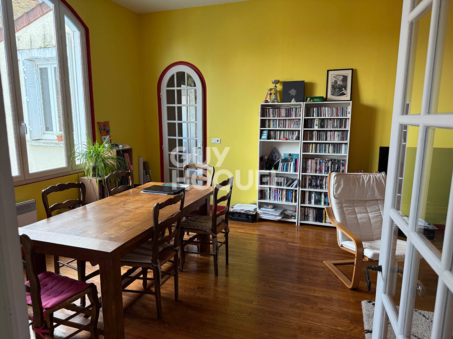 Vaste F3 SOIGNOLLES CENTRE avec parkings