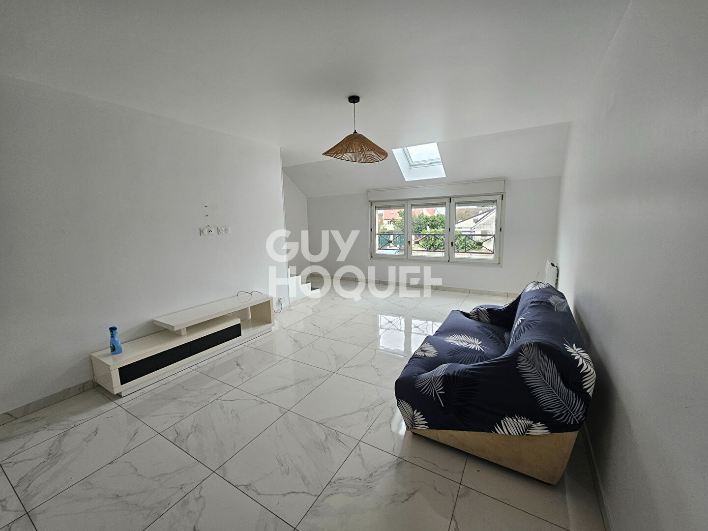 F2 meublé Champdeuil