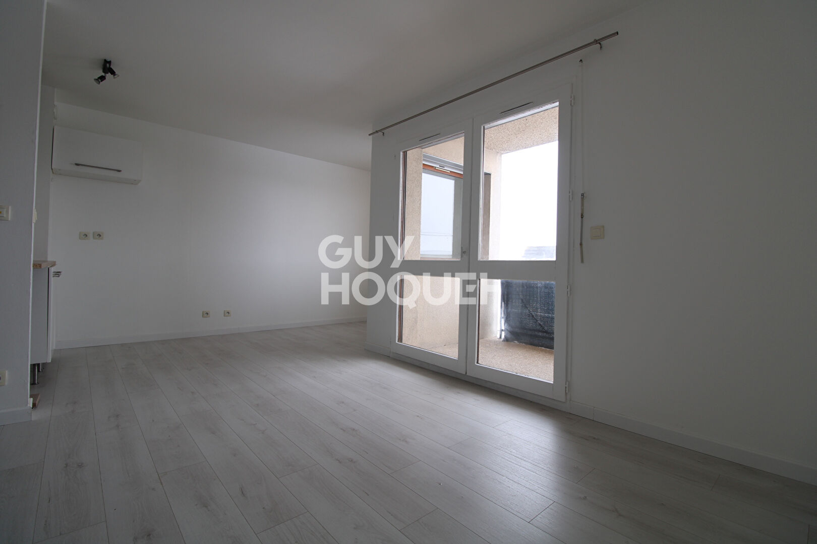 Appartement Brie Comte Robert 26.15 m2 avec un balcon et stationnement