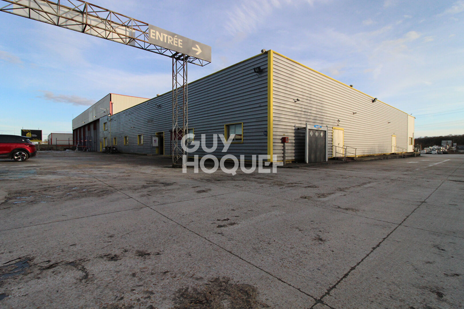 À SAISIR - Vaste local d'activité aux volumes exceptionnels